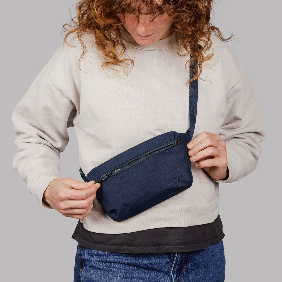 Moment : Mini Fanny Sling 1L - Image 11