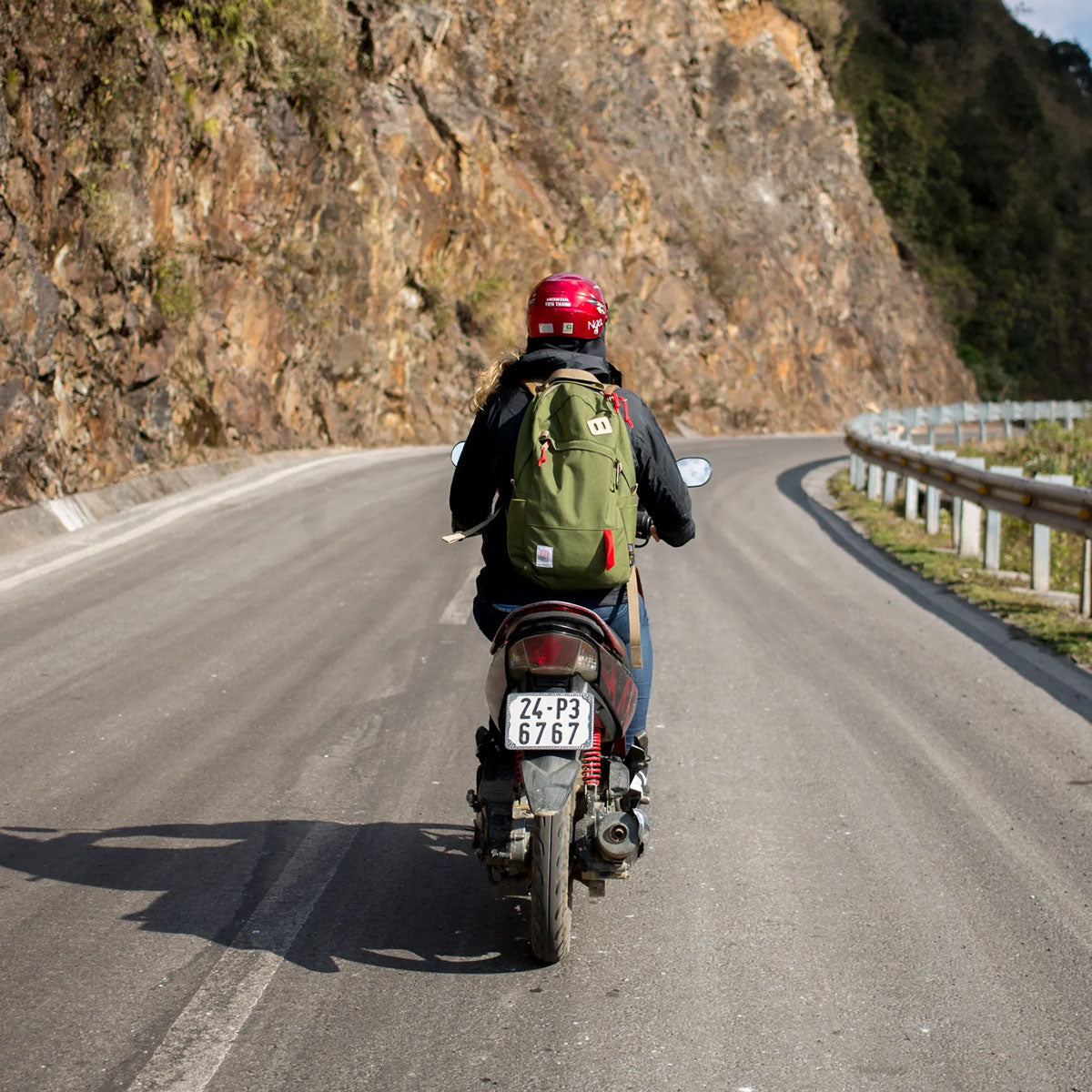 Topo Designs : Daypack Classic : Navy - Image 4